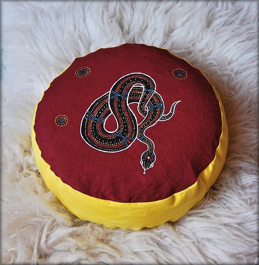 Meditační polštář Duhový had